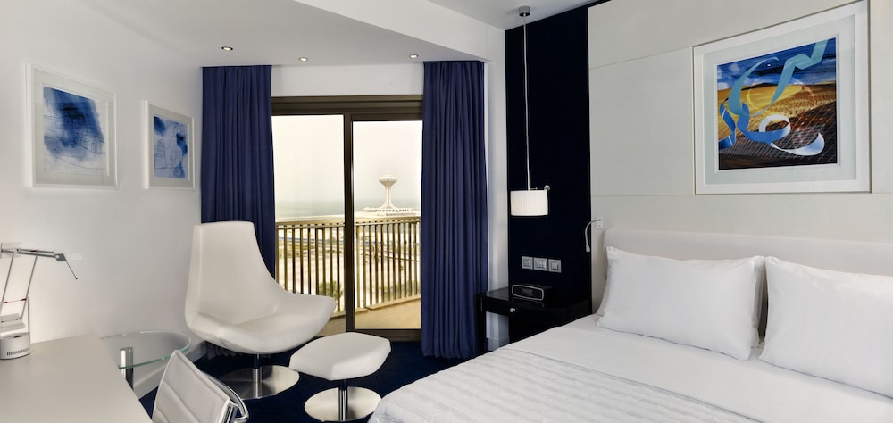 Club Suite, 1 King Bed - Photo 3