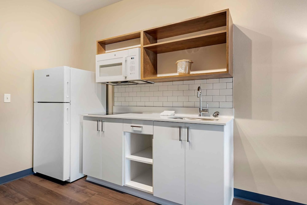 Standard Studio, 1 King Bed, Refrigerator & Microwave photo 2