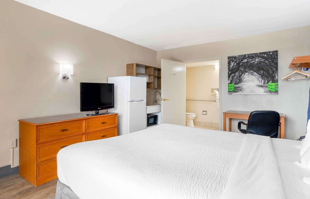 Studio, 1 King Bed, Accessible, Non Smoking - Photo 6
