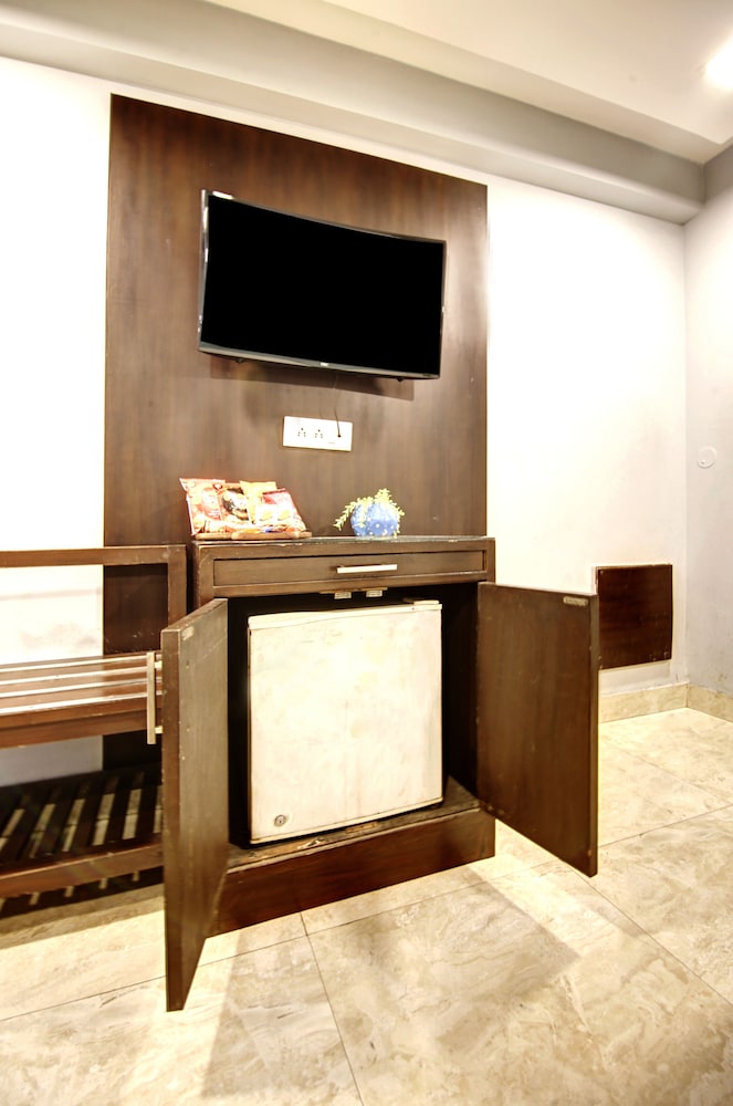 Deluxe Room - Photo 17