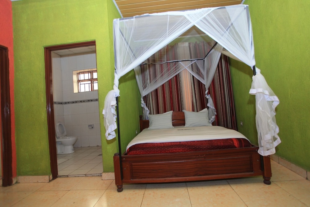 Suite - Photo 2