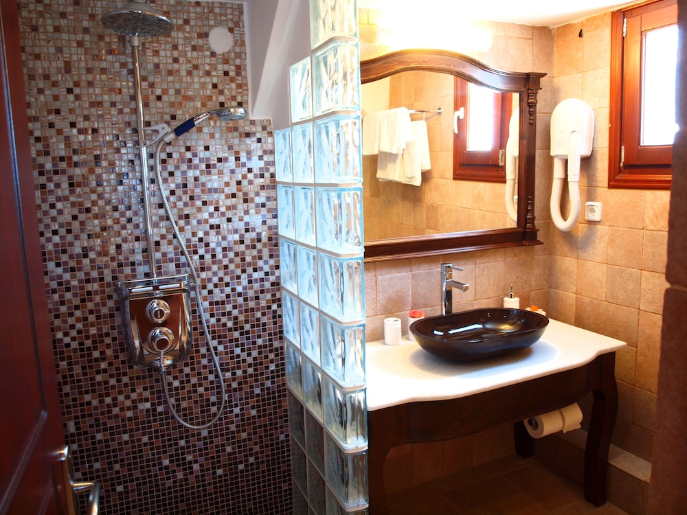 Suite, Jetted Tub (Elegant) - Photo 2