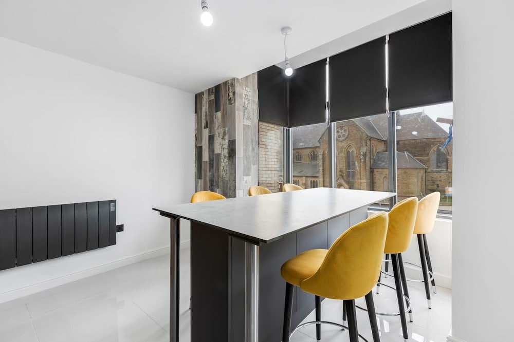 Luxury Apartment, Private Bathroom - Photo 11