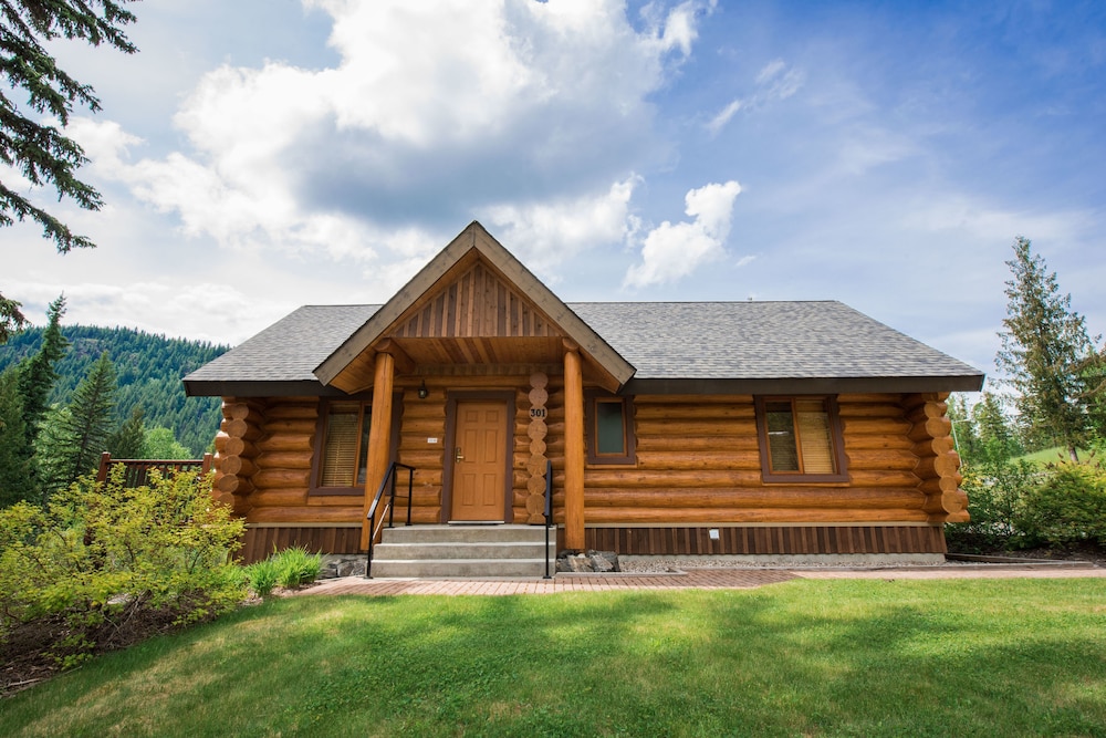 One-Bedroom Log Suite photo 2