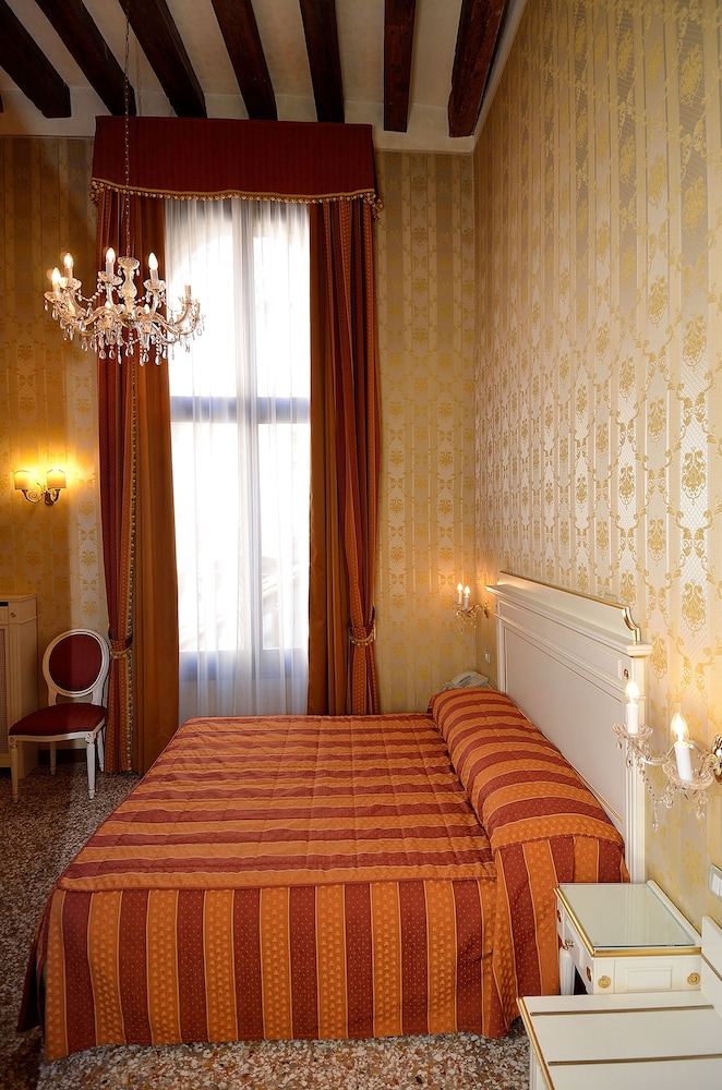 Classic Double Room photo 2