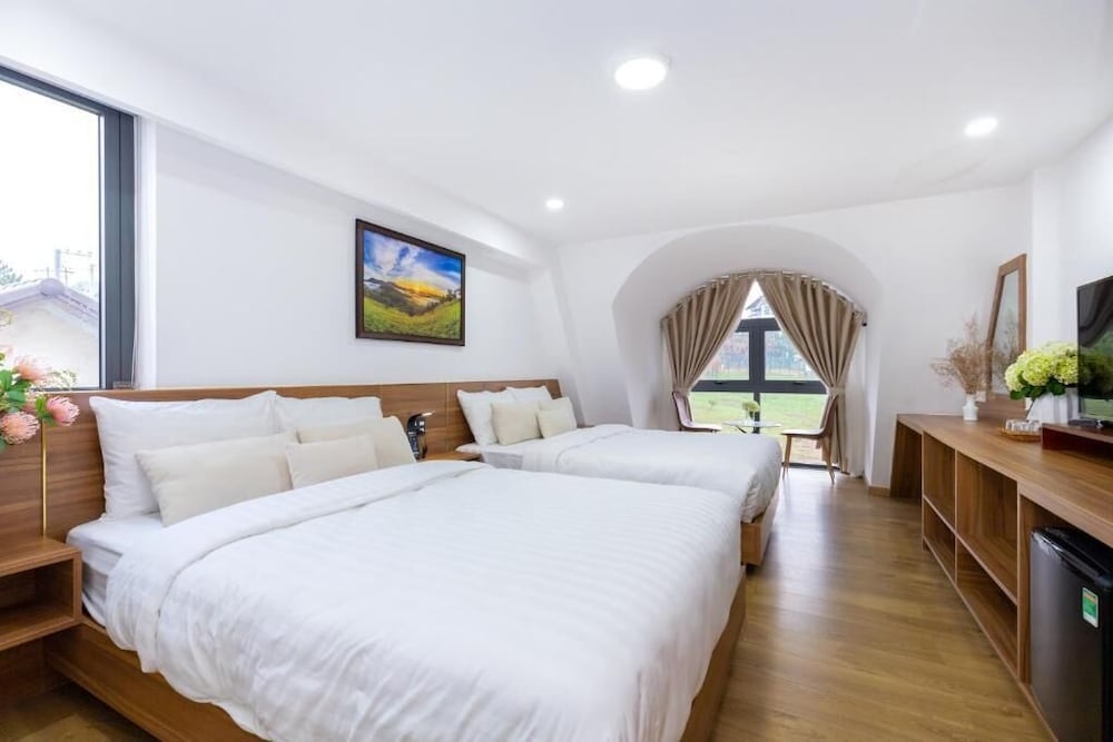 Superior Quadruple Room, Hill View