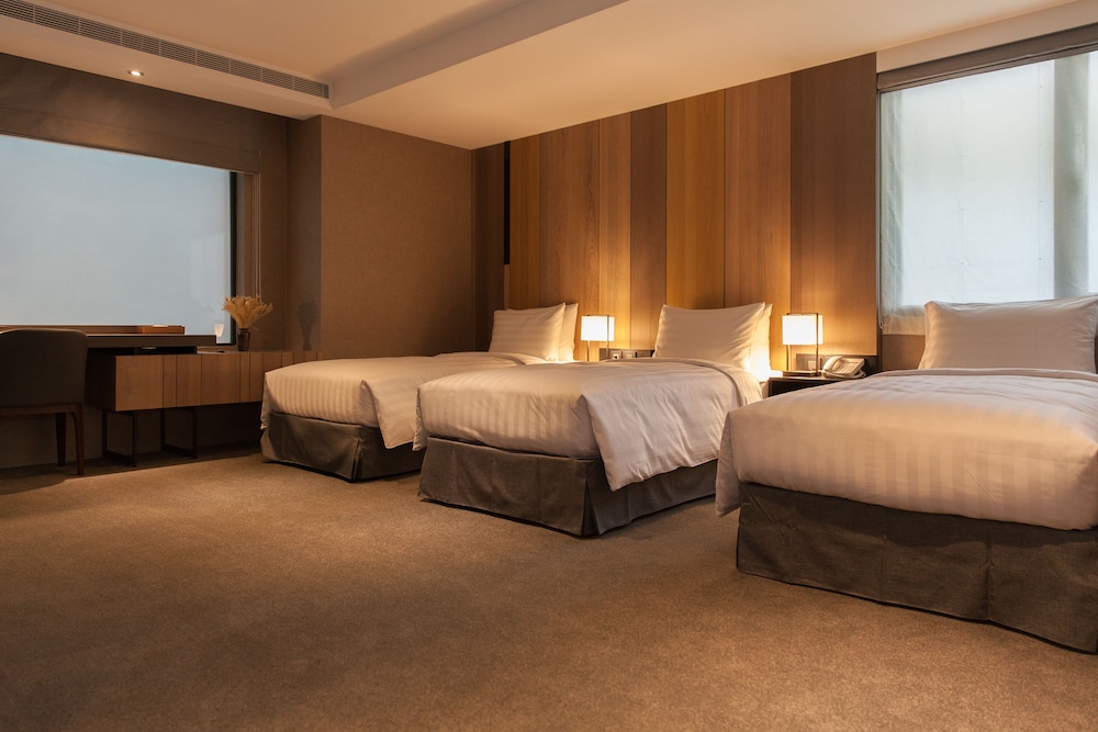 Exclusive Triple Room, 1 Bedroom, Bathtub
