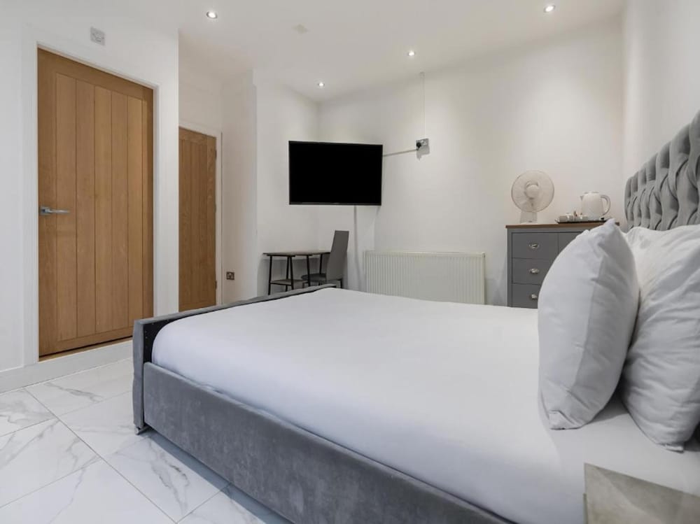 Standard Double Room, Private Bathroom (Shared) photo 3