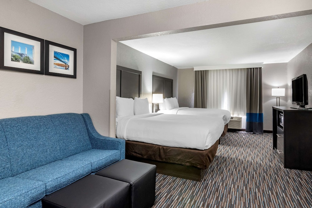 Standard Room, Multiple Beds, Non Smoking - Photo 1
