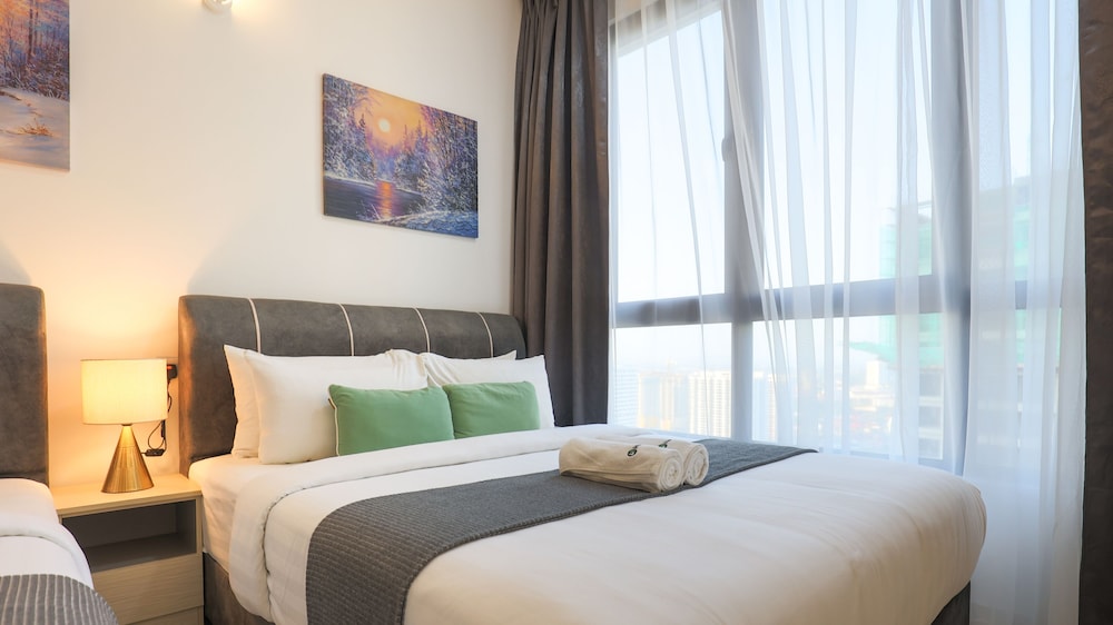 Luxury Apartment, 2 Bedrooms, Pool Access, Executive Level photo 3