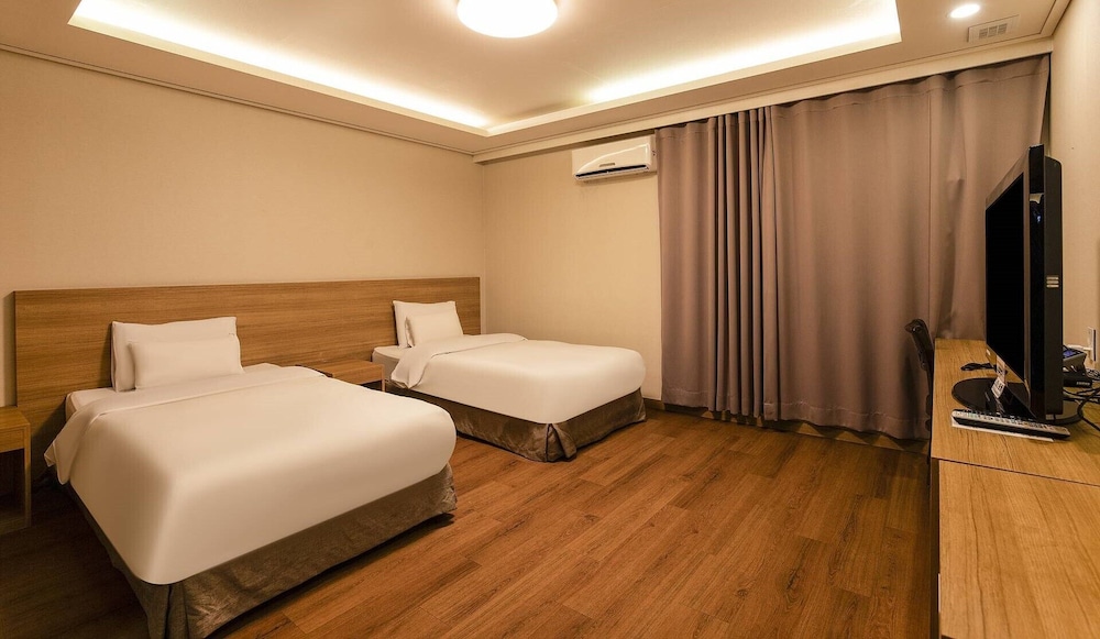 Business Twin Room photo 3