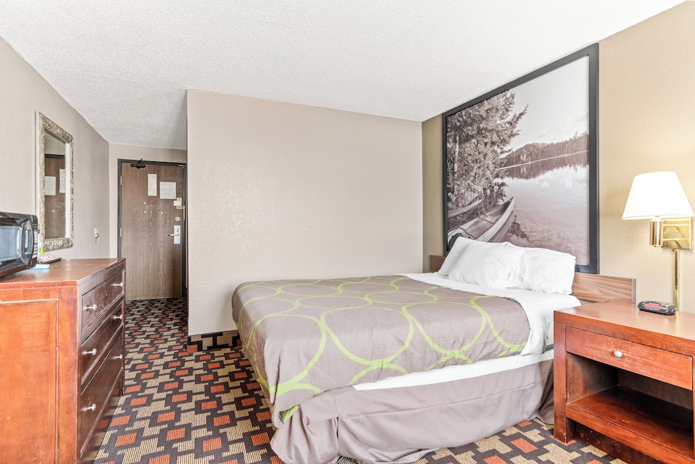 Deluxe Room, 1 Queen Bed, Non Smoking photo 3