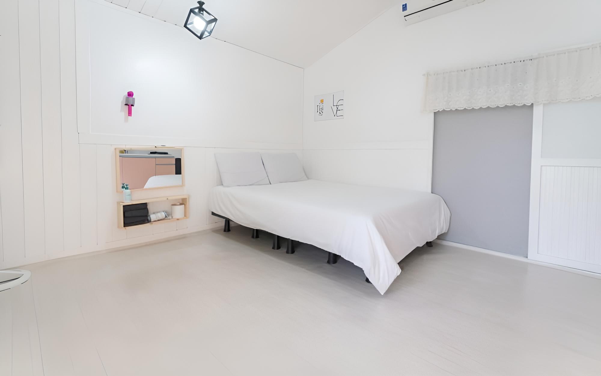 Room (Trudy Unshared House 7) photo 3