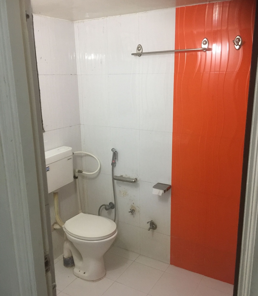 Deluxe Double or Twin Room - Photo 11