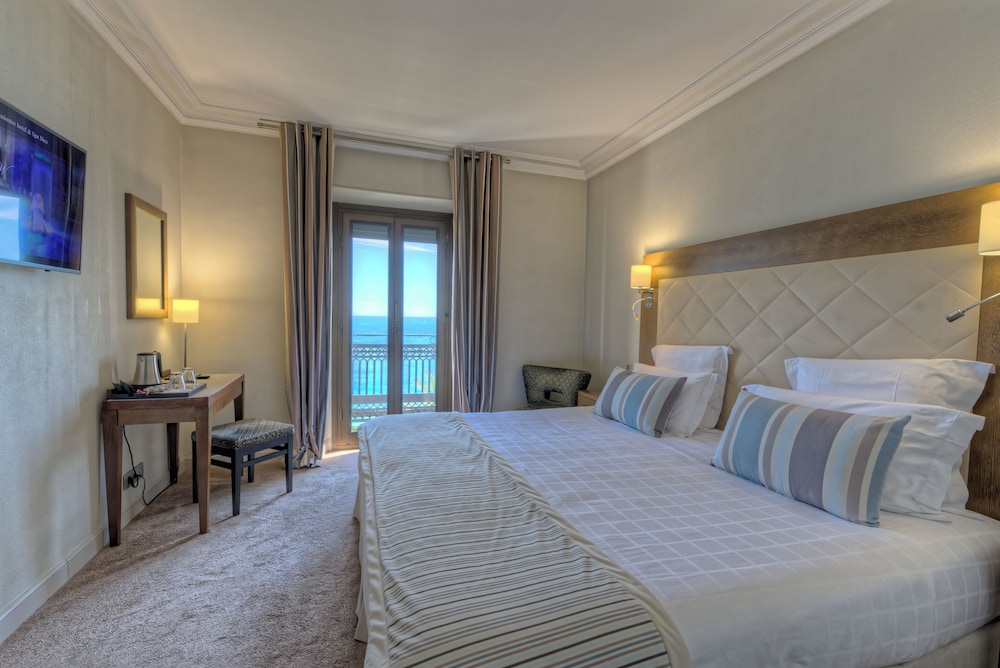 Superior Double or Twin Room, Sea View (Balcony) - Photo 1