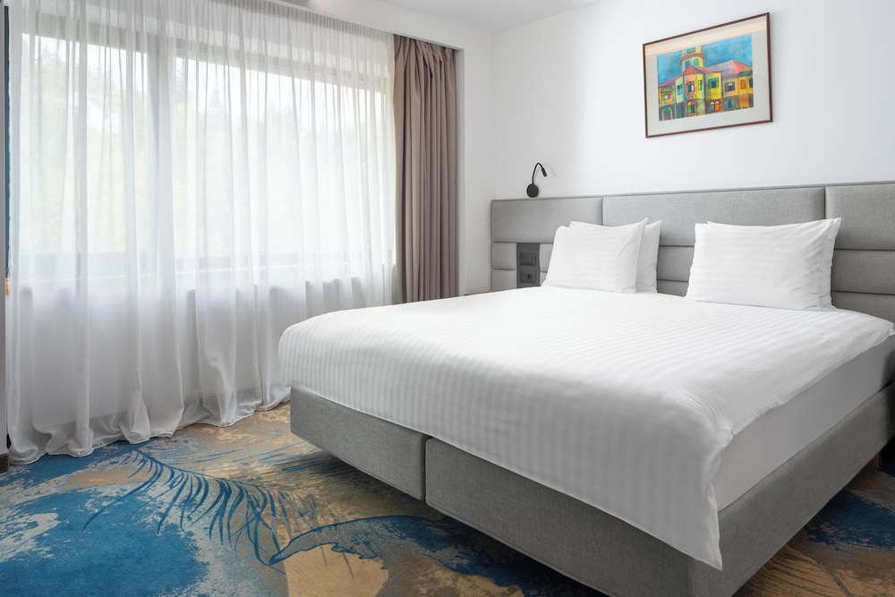 Executive Room, Multiple Beds, Accessible Bathtub