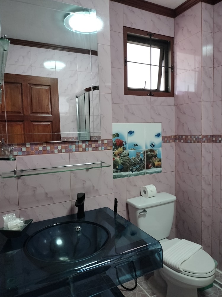 Family Apartment, 3 Bedrooms, Terrace, Pool View - Photo 7
