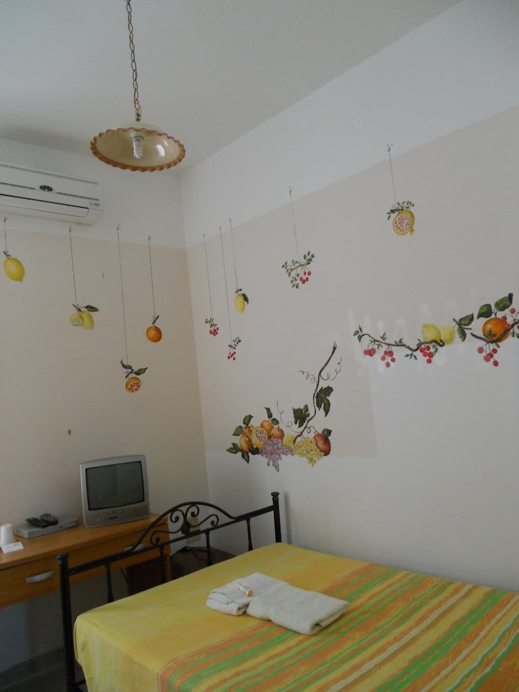 Single Room photo 3