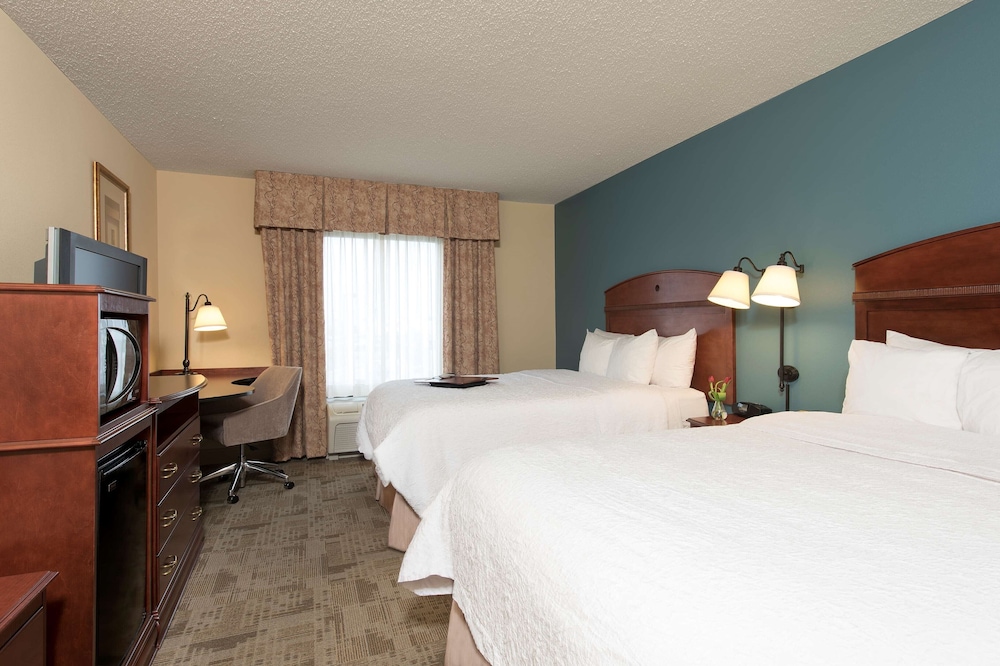 Room, 2 Queen Beds, Accessible, Non Smoking (Mobility & Hearing, Roll-in Shower) - Photo 3