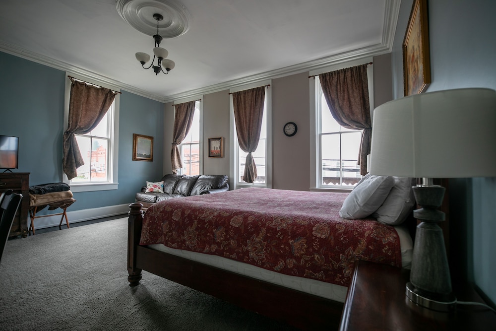 Romantic Room (Historic Building, No Elevator) photo 1