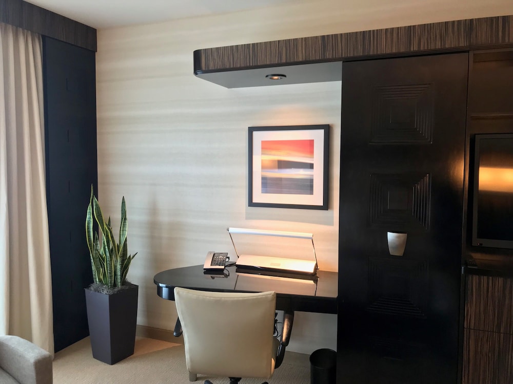 Deluxe King Room - Photo 4