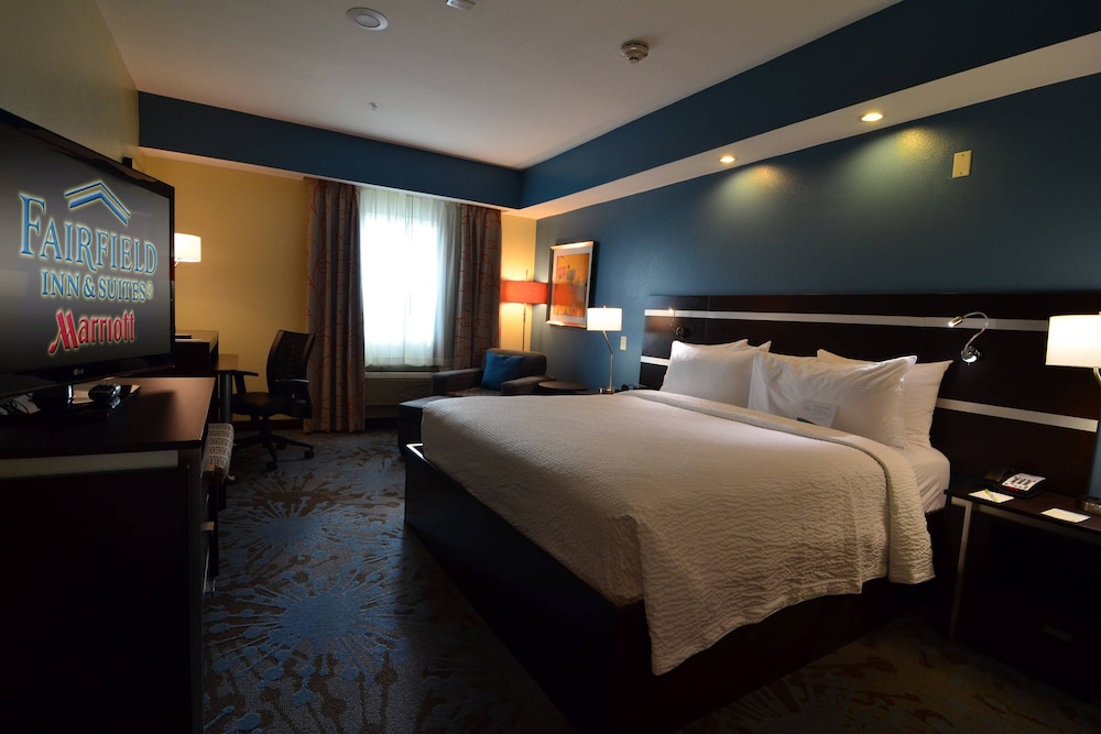 Room, 1 King Bed (Hearing Accessible) photo 1
