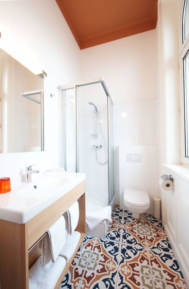 Superior Double Room thumbnail 6