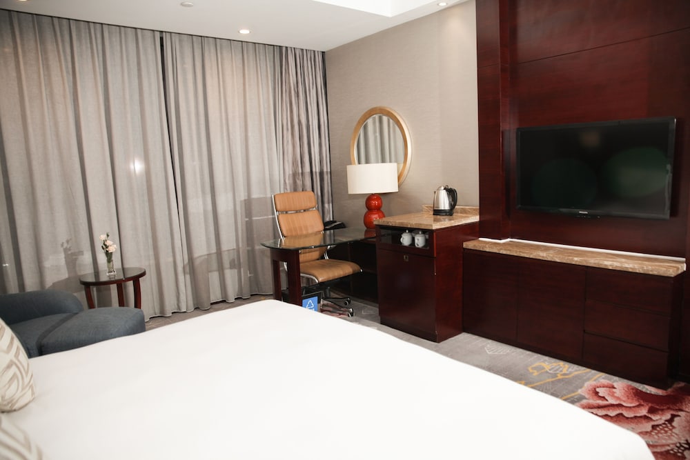 Executive Room, 1 King Bed, Non Smoking photo 2