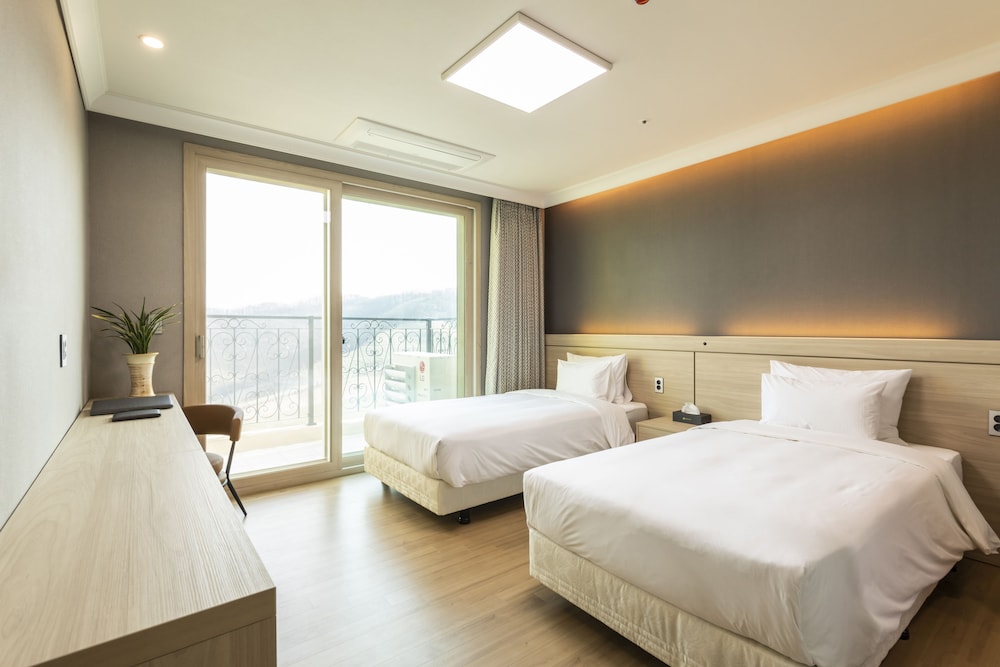 Suite B - Photo 2