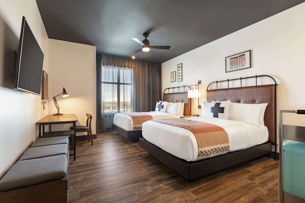 Room, 2 Queen Beds, Non Smoking - Photo 1