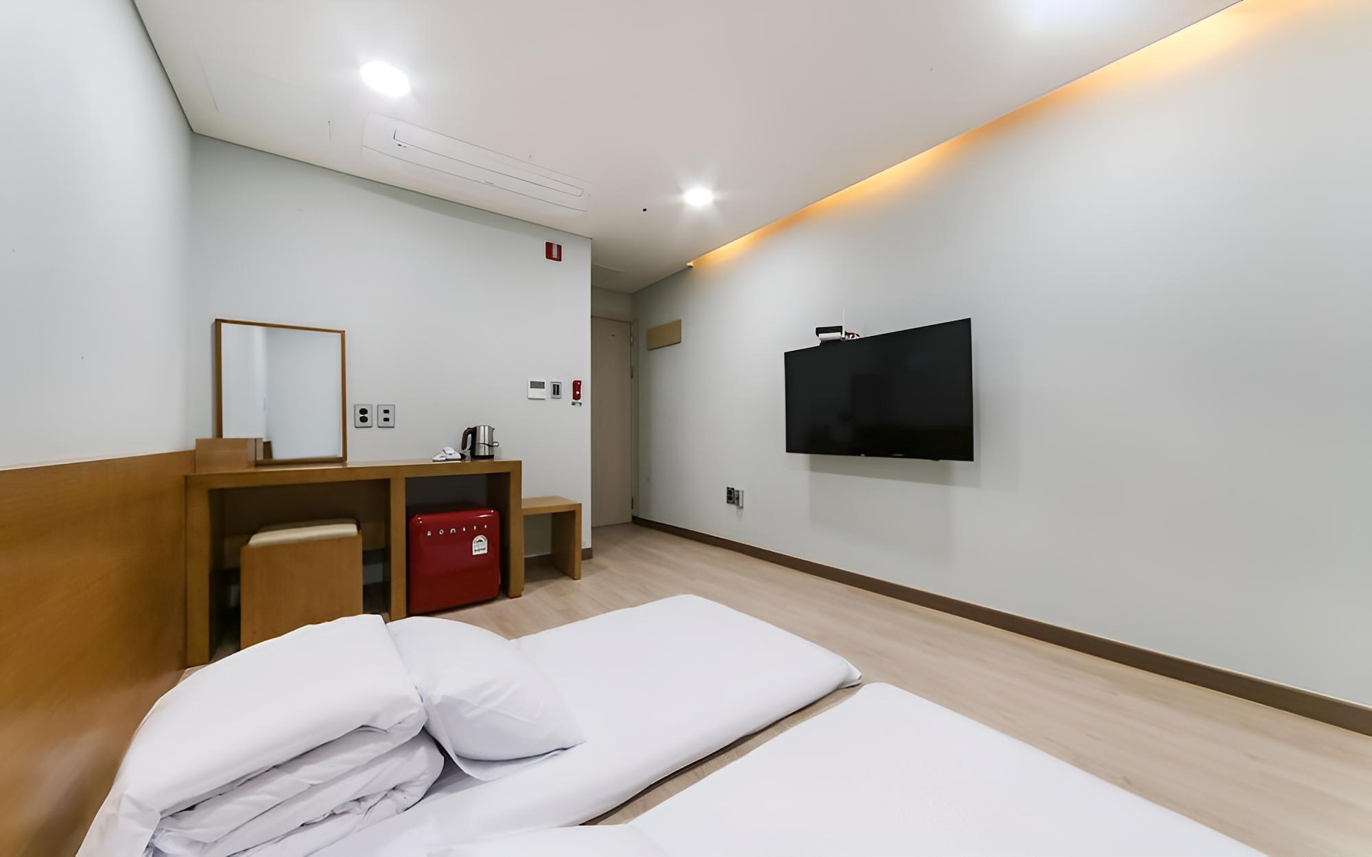 Room (Ondol (for 2 people / 20000 won for e) photo 2