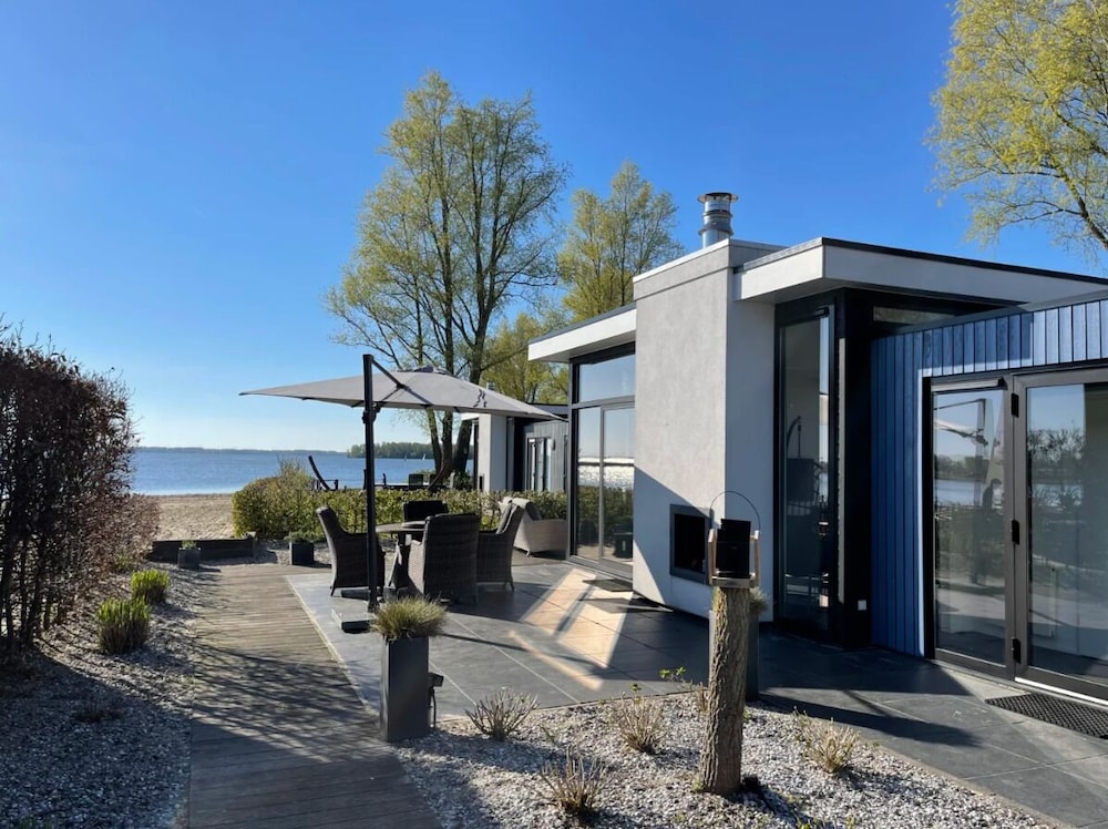 Cube Waterfront Sauna 2