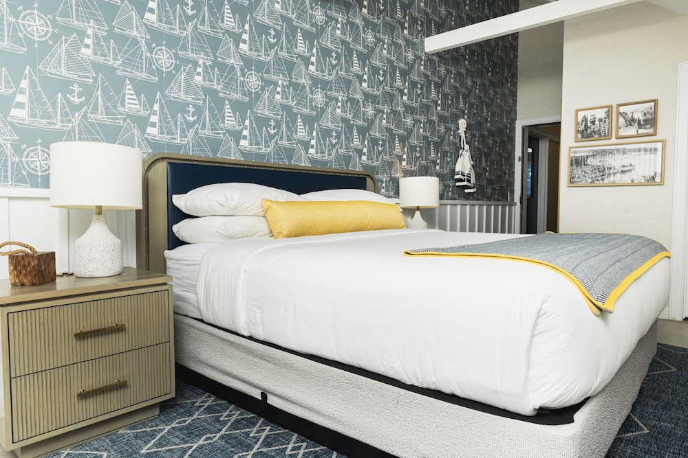 Standard Room, 1 King Bed, City View - Photo 11