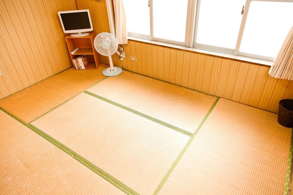 Japanese-Style Triple Room, Shared Bathroom photo 1