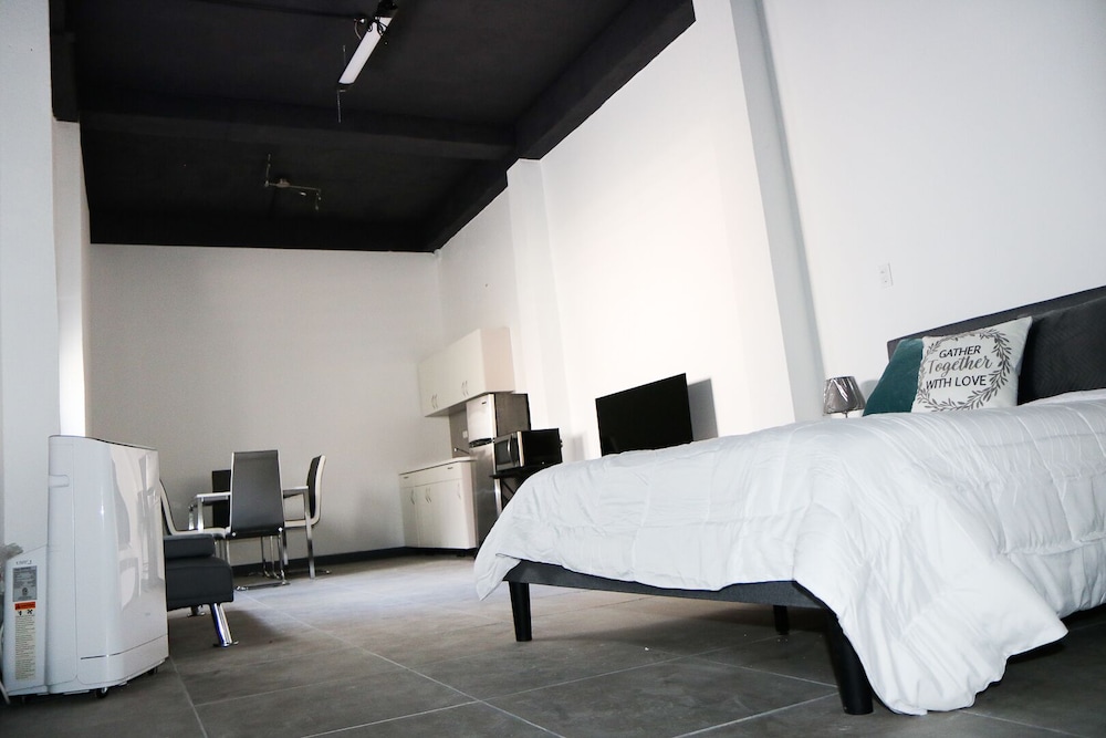 Deluxe Studio Suite