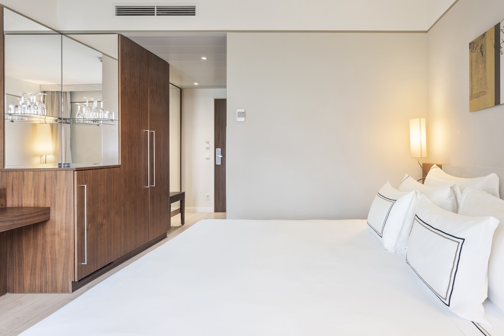 Melia Guestroom - Photo 3