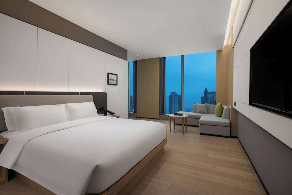 Suite, 1 King Bed, Non Smoking photo 1