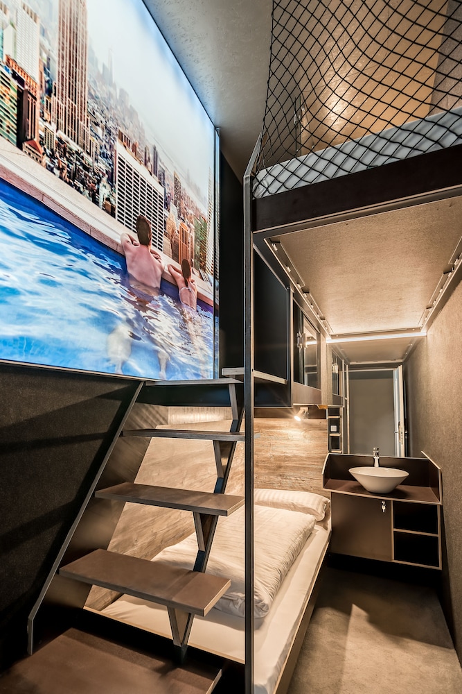 Basic Twin Room (incl. 5€ per night Energy Fee)