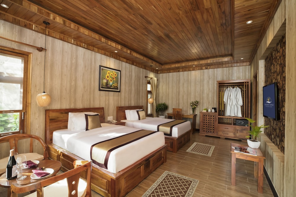 Superior Bungalow, 2 Double Beds, Pool View photo 1