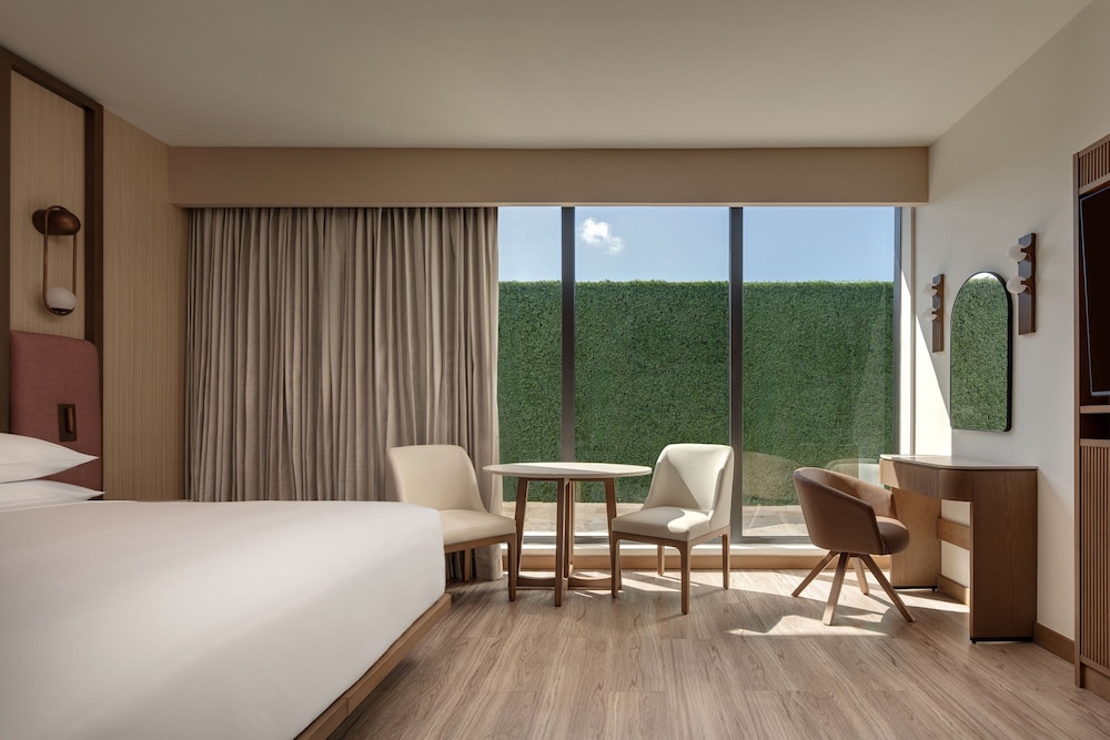 Standard Room, 1 King Bed - Photo 2
