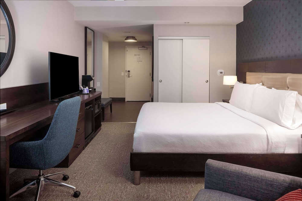 Room, 1 King Bed, City View photo 2