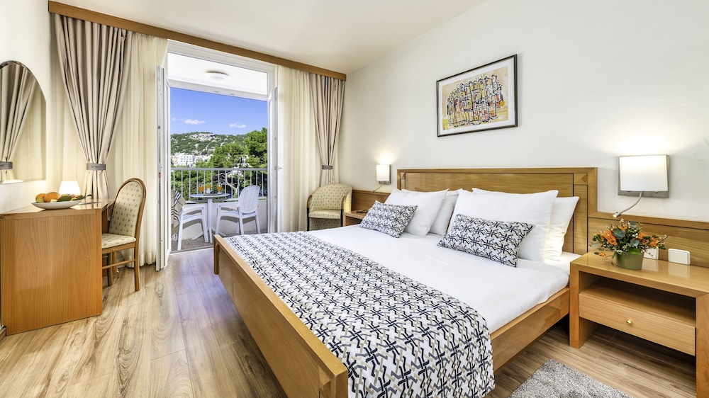 Standard Triple Room, Sea View