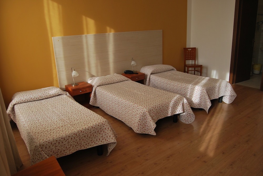 Classic Quadruple Room, 1 Bedroom, Private Bathroom