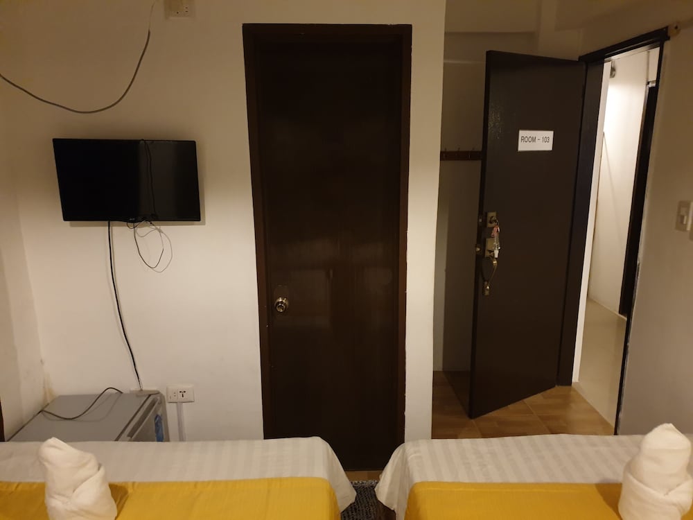 Basic Quadruple Room - Photo 5
