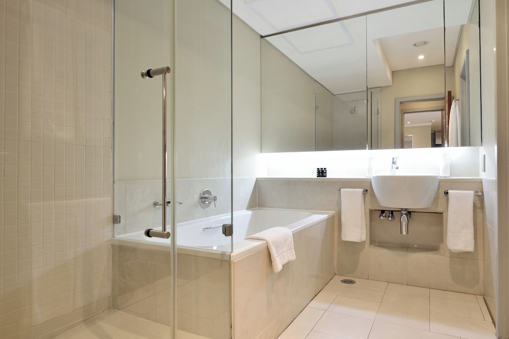 Executive Suite, 1 Bedroom - Photo 3