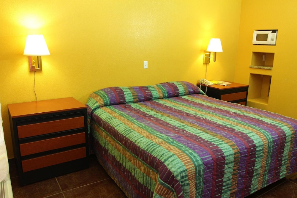 Standard Room, 1 King Bed photo 1