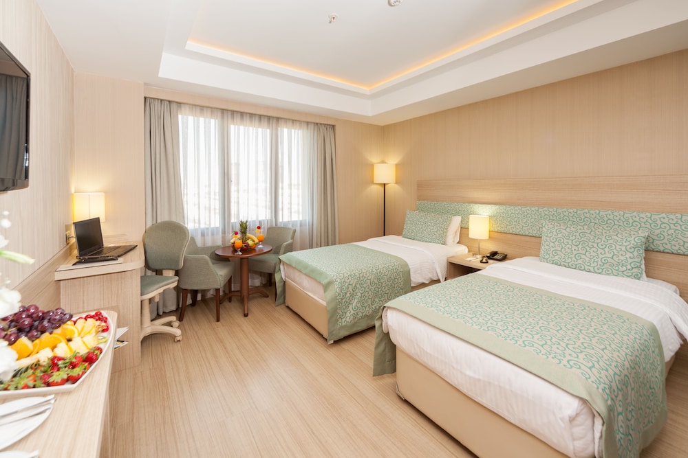 Deluxe Triple Room photo 2