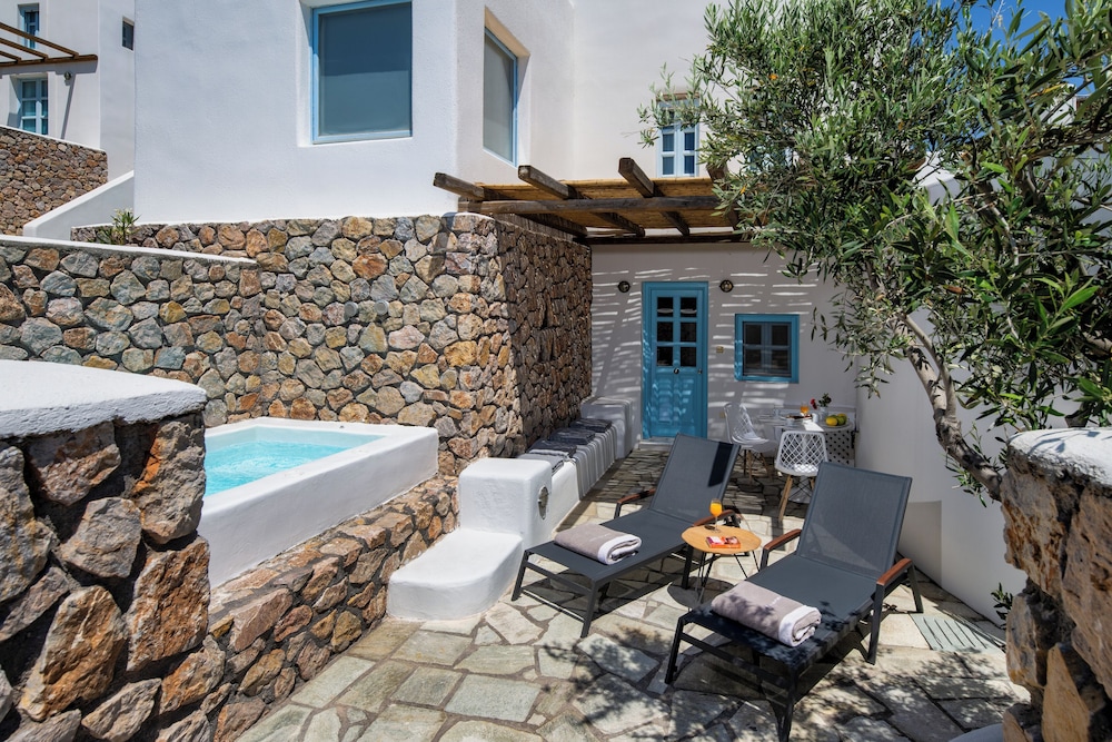 Superior Room with outdoor Hot Tub and Garden View - Photo 7