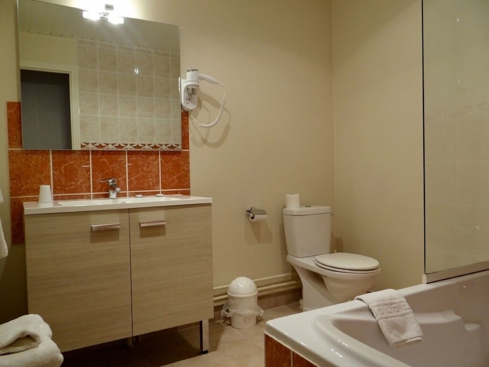 Family Room - Photo 2