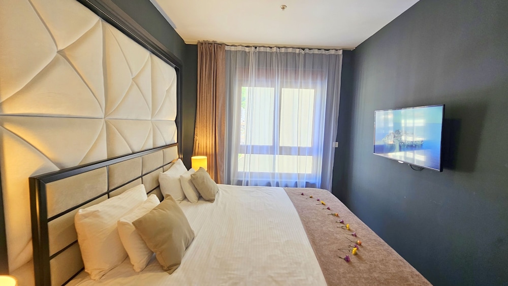 Deluxe Suite, Balcony, Sea View